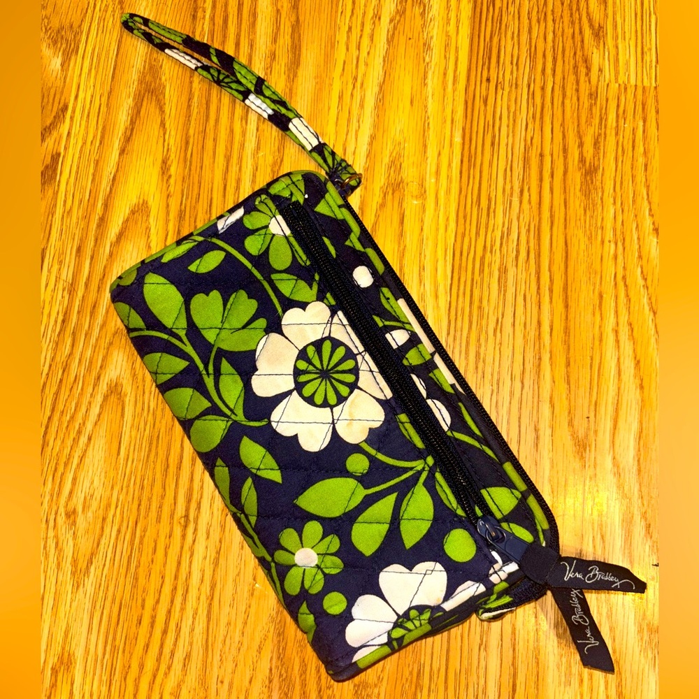 Vera Bradley Green Floral Wristlet - lucky you retired pattern